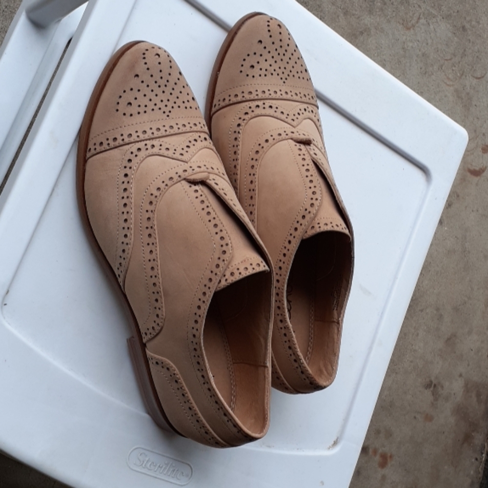 Women's shoes